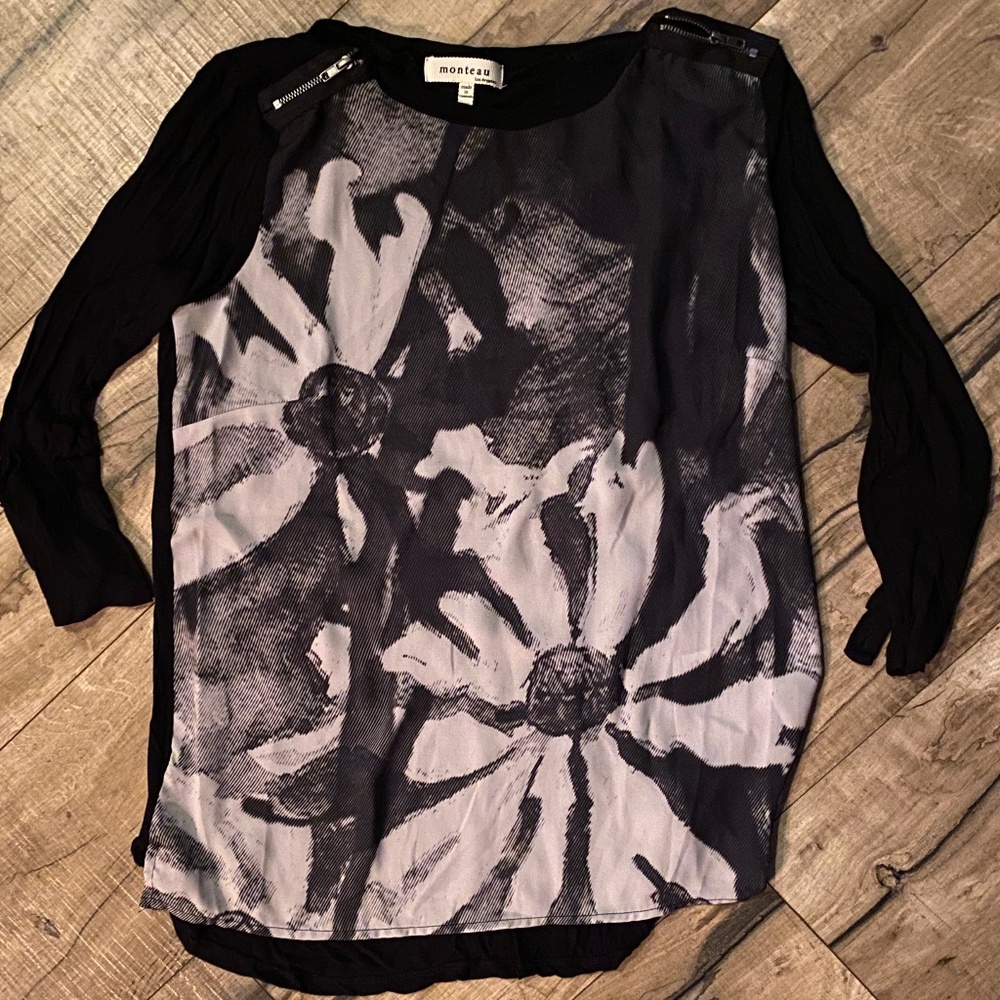 MONTEAU Flower Graphic ¾ Sleeve Top Size Medium